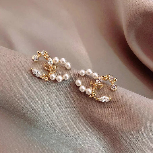 Leafy Pearl & Crystal Ear Climber Cuff Earrings – Zelvyn