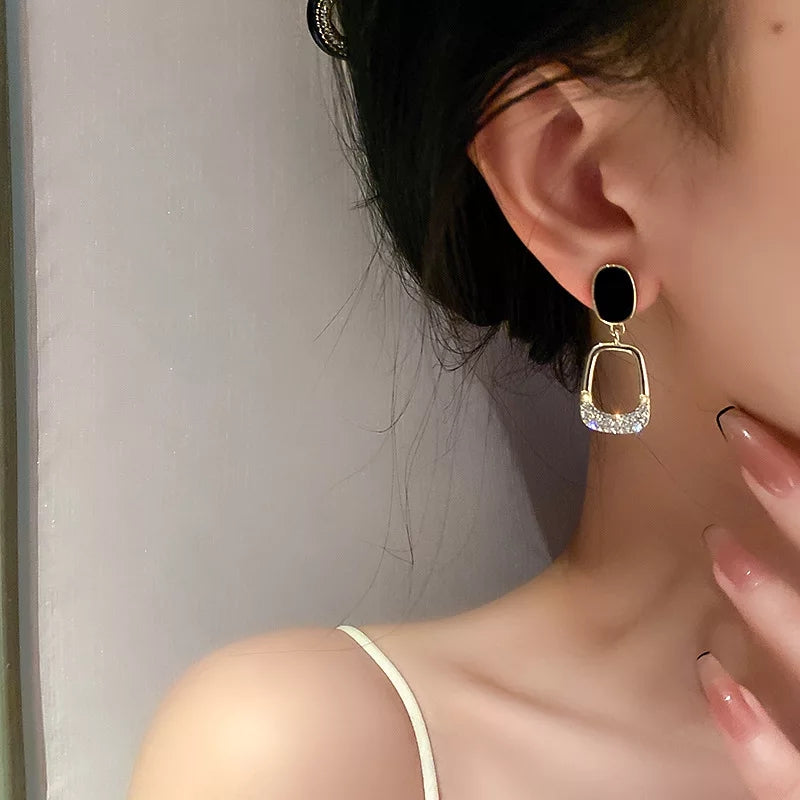 Zelvyn Luxe Geometric Drop Earrings – Black & Gold with Crystal Detailing
