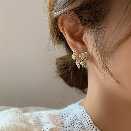 Delicate Pearl Bow Stud Earrings with Gold Detailing – Zelvyn